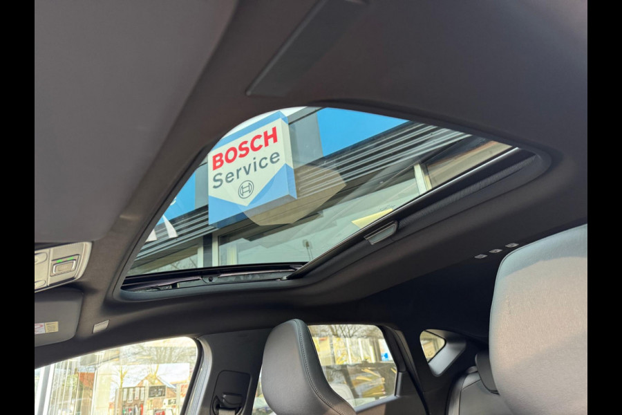 Renault Captur 1.6 E-Tech plug-in hybrid 160 SL Rive Gauche Pano / Groot navi / Adapt. Cruise / Stuurwiel verw.