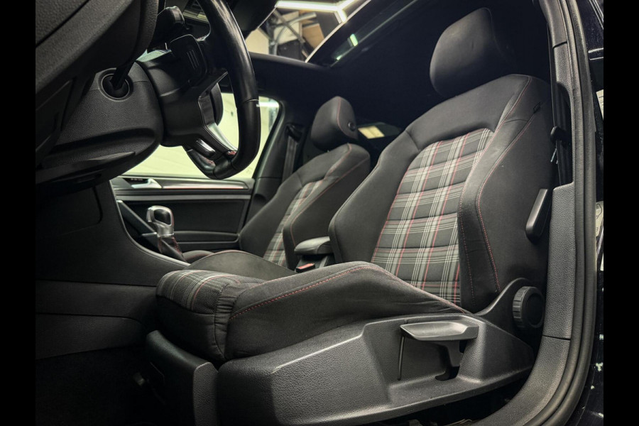 Volkswagen Golf 2.0 TSI GTI Performance Dyn | Keyless | Pano