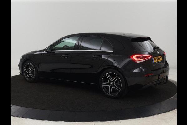 Mercedes-Benz A-Klasse 180d Launch Edition | Stoelverwarming | Trekhaak | AMG Line | Camera | Navigatie | Widescreen | Half leder | Park Assist | Climate control | Cruise control