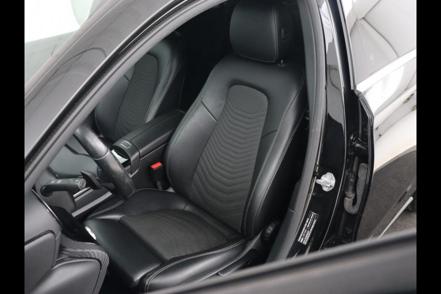 Mercedes-Benz A-Klasse 180d Launch Edition | Stoelverwarming | Trekhaak | AMG Line | Camera | Navigatie | Widescreen | Half leder | Park Assist | Climate control | Cruise control