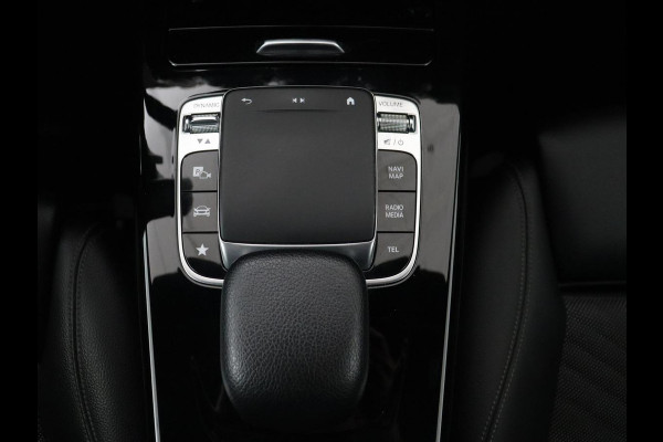 Mercedes-Benz A-Klasse 180d Launch Edition | Stoelverwarming | Trekhaak | AMG Line | Camera | Navigatie | Widescreen | Half leder | Park Assist | Climate control | Cruise control