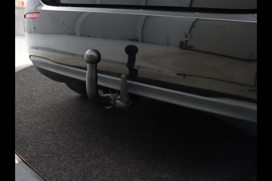 Mercedes-Benz A-Klasse 180d Launch Edition | Stoelverwarming | Trekhaak | AMG Line | Camera | Navigatie | Widescreen | Half leder | Park Assist | Climate control | Cruise control