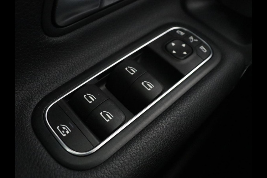 Mercedes-Benz A-Klasse 180d Launch Edition | Stoelverwarming | Trekhaak | AMG Line | Camera | Navigatie | Widescreen | Half leder | Park Assist | Climate control | Cruise control