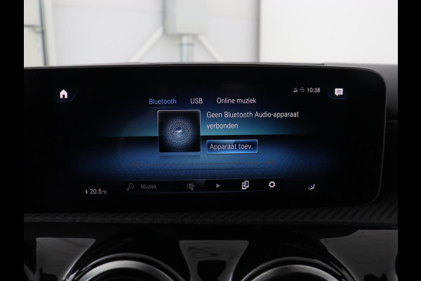 Mercedes-Benz A-Klasse 180d Launch Edition | Stoelverwarming | Trekhaak | AMG Line | Camera | Navigatie | Widescreen | Half leder | Park Assist | Climate control | Cruise control
