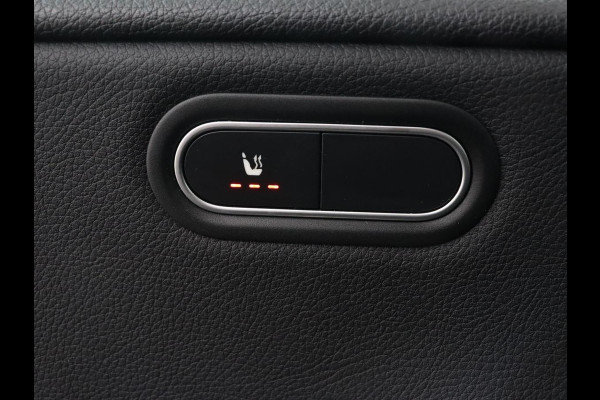 Mercedes-Benz A-Klasse 180d Launch Edition | Stoelverwarming | Trekhaak | AMG Line | Camera | Navigatie | Widescreen | Half leder | Park Assist | Climate control | Cruise control
