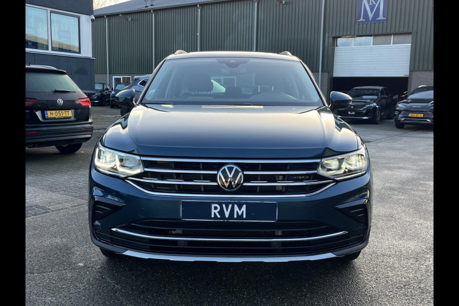 Volkswagen Tiguan 1.4 TSI eHybrid PHEV SUPER COMPLEET| SCHUIF/ KANTELDAK| DODE HOEK| ELEK. ACHTERKLEP| DIG. DASH | CAMERA| RIJKLAAR GELEVERD INCL. 12 MND BOVAG GARANTIE