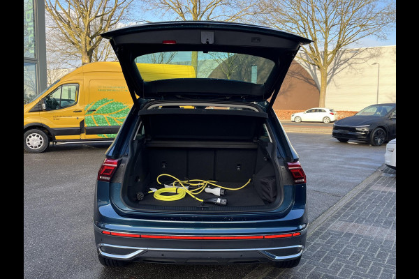 Volkswagen Tiguan 1.4 TSI eHybrid PHEV SUPER COMPLEET| SCHUIF/ KANTELDAK| DODE HOEK| ELEK. ACHTERKLEP| DIG. DASH | CAMERA| RIJKLAAR GELEVERD INCL. 12 MND BOVAG GARANTIE