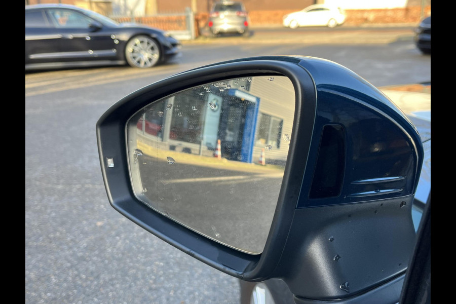 Volkswagen Tiguan 1.4 TSI eHybrid PHEV SUPER COMPLEET| SCHUIF/ KANTELDAK| DODE HOEK| ELEK. ACHTERKLEP| DIG. DASH | CAMERA| RIJKLAAR GELEVERD INCL. 12 MND BOVAG GARANTIE