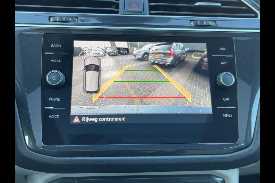Volkswagen Tiguan 1.4 TSI eHybrid PHEV SUPER COMPLEET| SCHUIF/ KANTELDAK| DODE HOEK| ELEK. ACHTERKLEP| DIG. DASH | CAMERA| RIJKLAAR GELEVERD INCL. 12 MND BOVAG GARANTIE