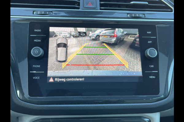 Volkswagen Tiguan 1.4 TSI eHybrid PHEV SUPER COMPLEET| SCHUIF/ KANTELDAK| DODE HOEK| ELEK. ACHTERKLEP| DIG. DASH | CAMERA| RIJKLAAR GELEVERD INCL. 12 MND BOVAG GARANTIE