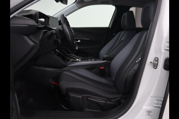 Peugeot e-2008 EV Allure 50 kWh | 3 Fase | Panoramadak | Adaptive cruise | Keyless | Camera | Carplay | Half leder | Navigatie