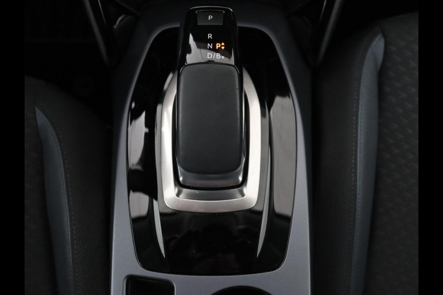 Peugeot e-2008 EV Allure 50 kWh | 3 Fase | Panoramadak | Adaptive cruise | Keyless | Camera | Carplay | Half leder | Navigatie