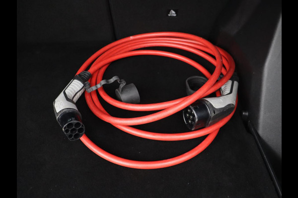 Peugeot e-2008 EV Allure 50 kWh | 3 Fase | Panoramadak | Adaptive cruise | Keyless | Camera | Carplay | Half leder | Navigatie