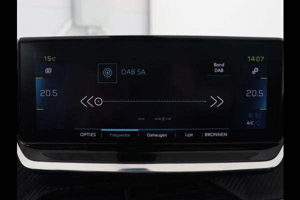 Peugeot e-2008 EV Allure 50 kWh | 3 Fase | Panoramadak | Adaptive cruise | Keyless | Camera | Carplay | Half leder | Navigatie