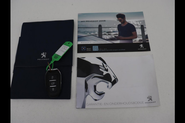 Peugeot e-2008 EV Allure 50 kWh | 3 Fase | Panoramadak | Adaptive cruise | Keyless | Camera | Carplay | Half leder | Navigatie