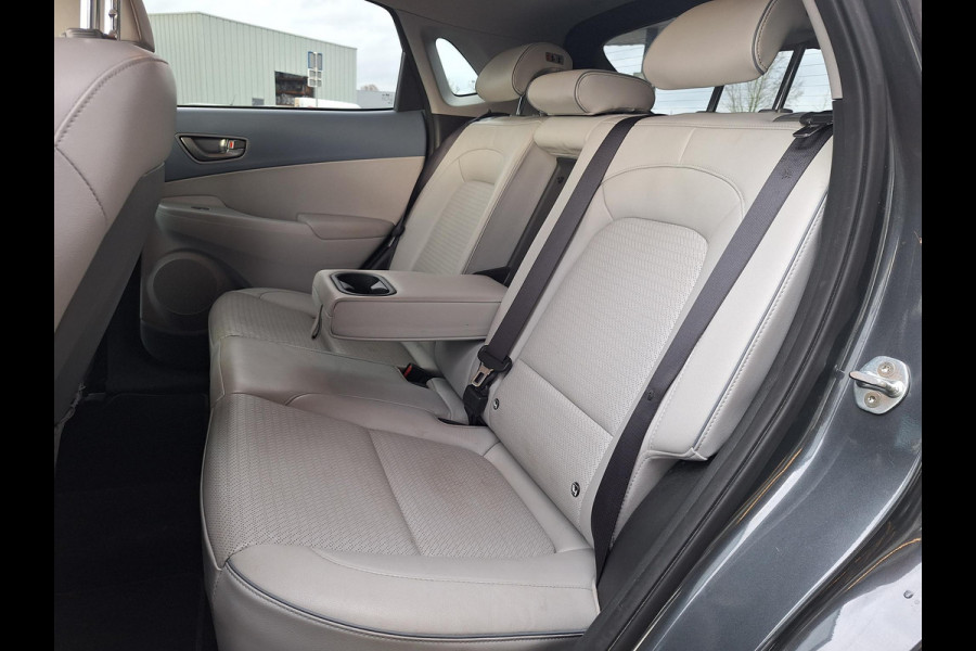 Hyundai Kona EV Premium 64 kWh | SOH: 94,6% | Leder | Warmtepomp | Adaptive CC | Navi | Camera |