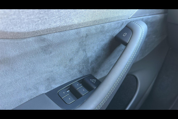 Tesla Model Y Premium Long Range AWD 75 kWh NIEUWE AUTO / DIRECT LEVERBAAR | AUTOPILOT| VOLLEDIGE TESLA GARANTIE T/M 08/2029 OF 80.000KM| DE HOOGVOLTACCU EN AANDRIJFLIJN TOT 2033 of 192.000KM |