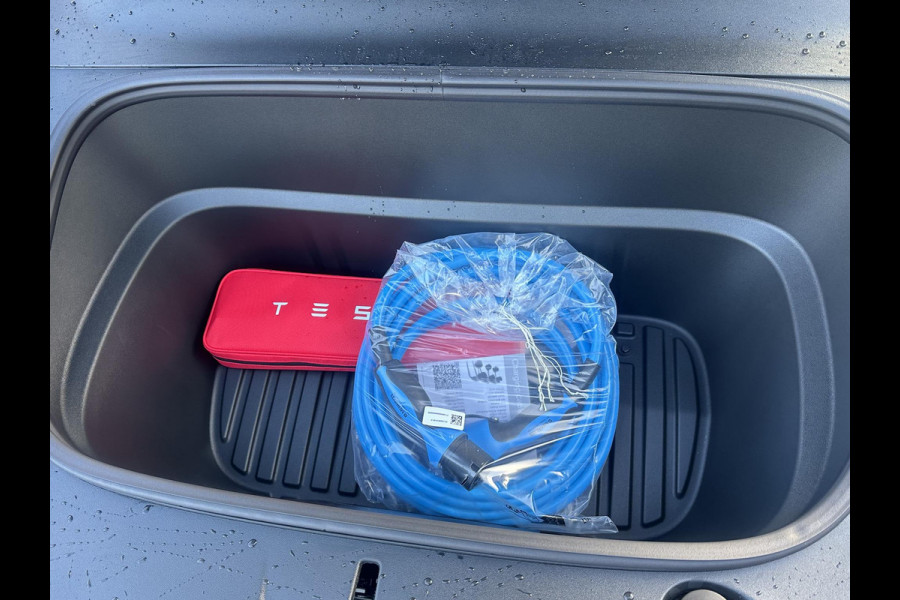 Tesla Model Y Premium Long Range AWD 75 kWh NIEUWE AUTO / DIRECT LEVERBAAR | AUTOPILOT| VOLLEDIGE TESLA GARANTIE T/M 08/2029 OF 80.000KM| DE HOOGVOLTACCU EN AANDRIJFLIJN TOT 2033 of 192.000KM |