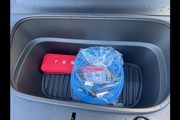 Tesla Model Y Premium Long Range AWD 75 kWh NIEUWE AUTO / DIRECT LEVERBAAR | AUTOPILOT| VOLLEDIGE TESLA GARANTIE T/M 08/2029 OF 80.000KM| DE HOOGVOLTACCU EN AANDRIJFLIJN TOT 2033 of 192.000KM |