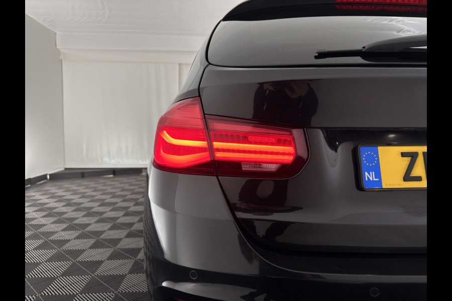 BMW 3 Serie Touring 320d EDE Executive Aut. *PANO | LEATHER | FULL-LED | DIGI-COCKPIT | HEATED-SPORTSEATS | NAVI-FULLMAP | PRIVACY-GLASS | ECC | KEYLESS | LANE-ASSIST | PDC | CRUISE | TOWBAR | 18''ALU*