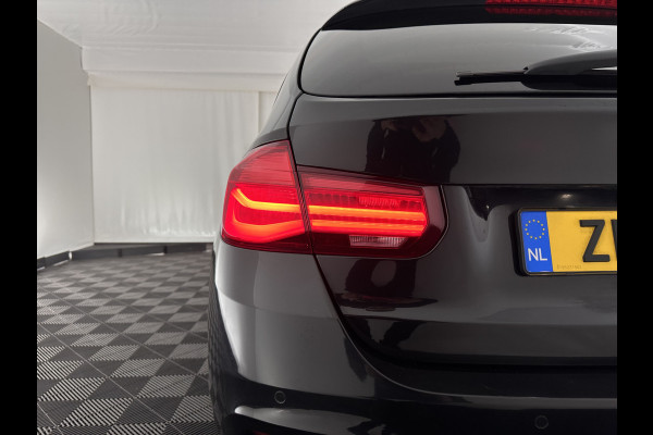 BMW 3 Serie Touring 320d EDE Executive Aut. *PANO | LEATHER | FULL-LED | DIGI-COCKPIT | HEATED-SPORTSEATS | NAVI-FULLMAP | PRIVACY-GLASS | ECC | KEYLESS | LANE-ASSIST | PDC | CRUISE | TOWBAR | 18''ALU*