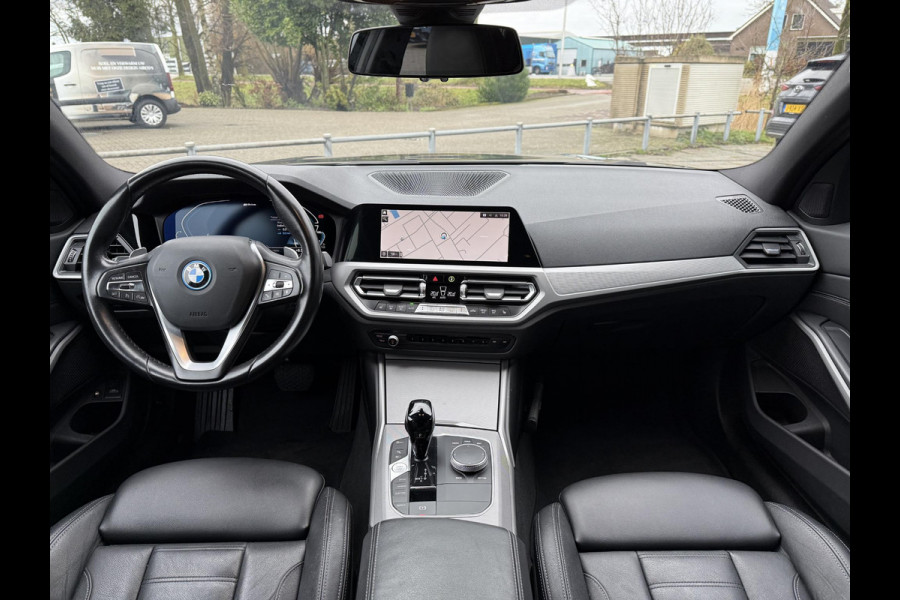 BMW 3 Serie Touring 320e Aut. Business Ed. Plus | Navi | Camera | Leder | Dravit Grau |