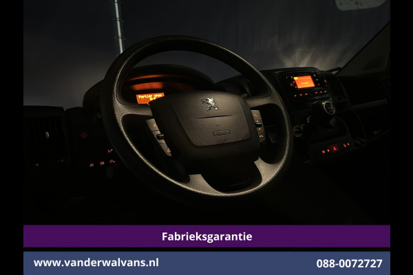 Peugeot Boxer 2.2 BlueHDi 165pk Bakwagen Laadklep Fabrieksgarantie Euro6 Airco | Camera | Cruisecontrol Bijrijdersbank.