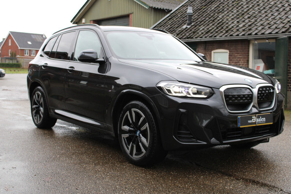 BMW iX3 M-SPORT 80 kWh SOh 100% PANO LEER PILOT ORG NL 23000KM!!!