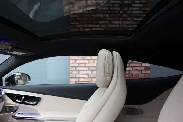Mercedes-Benz CLE Coupé 200 AMG Line | Distronic | Memory | Burmester | Panoramadak | HUD | Digital Light | Verwarmd Stuurwiel | Surround Camera | Keyless Go | Nightpakket |