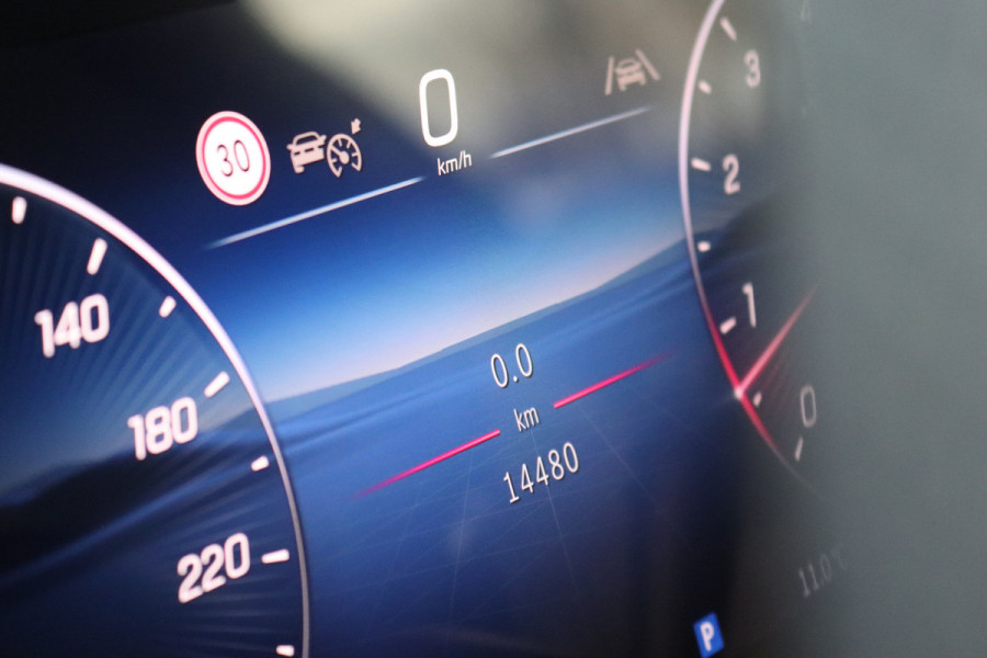 Mercedes-Benz CLE Coupé 200 AMG Line | Distronic | Memory | Burmester | Panoramadak | HUD | Digital Light | Verwarmd Stuurwiel | Surround Camera | Keyless Go | Nightpakket |