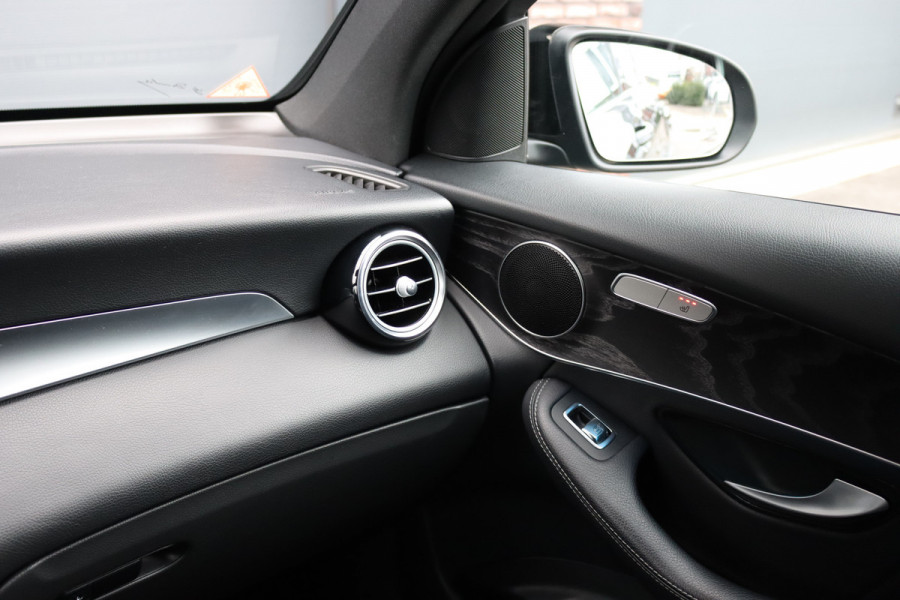 Mercedes-Benz GLC Coupé 250 4MATIC AMG Line | Trekhaak | Camera | Dodehoekassistent | Leder | Sfeerverlichting | Cruise Control | Nightpakket | Stoelverwarming |