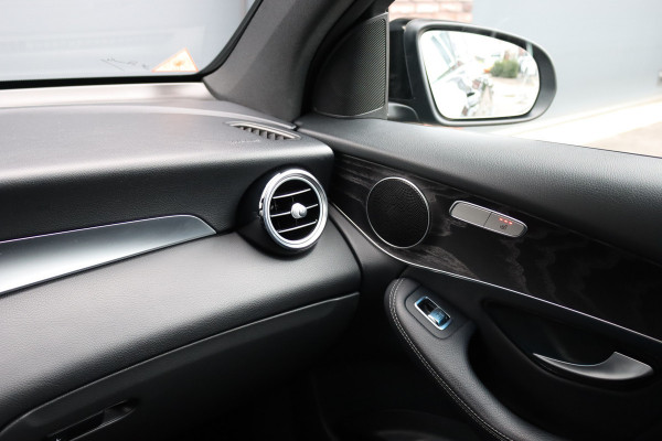 Mercedes-Benz GLC Coupé 250 4MATIC AMG Line | Trekhaak | Camera | Dodehoekassistent | Leder | Sfeerverlichting | Cruise Control | Nightpakket | Stoelverwarming |