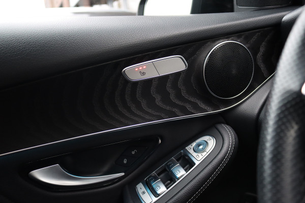 Mercedes-Benz GLC Coupé 250 4MATIC AMG Line | Trekhaak | Camera | Dodehoekassistent | Leder | Sfeerverlichting | Cruise Control | Nightpakket | Stoelverwarming |