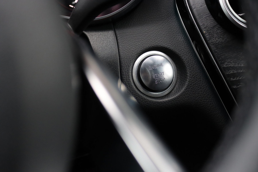 Mercedes-Benz GLC Coupé 250 4MATIC AMG Line | Trekhaak | Camera | Dodehoekassistent | Leder | Sfeerverlichting | Cruise Control | Nightpakket | Stoelverwarming |