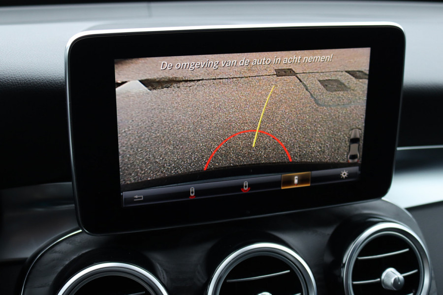 Mercedes-Benz GLC Coupé 250 4MATIC AMG Line | Trekhaak | Camera | Dodehoekassistent | Leder | Sfeerverlichting | Cruise Control | Nightpakket | Stoelverwarming |