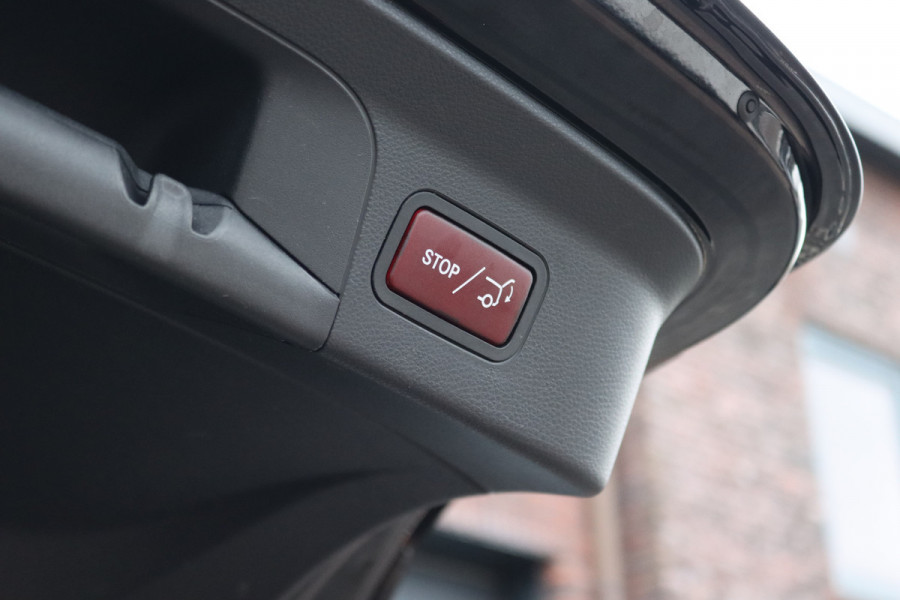 Mercedes-Benz GLC Coupé 250 4MATIC AMG Line | Trekhaak | Camera | Dodehoekassistent | Leder | Sfeerverlichting | Cruise Control | Nightpakket | Stoelverwarming |