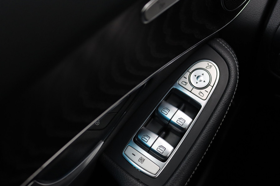 Mercedes-Benz GLC Coupé 250 4MATIC AMG Line | Trekhaak | Camera | Dodehoekassistent | Leder | Sfeerverlichting | Cruise Control | Nightpakket | Stoelverwarming |