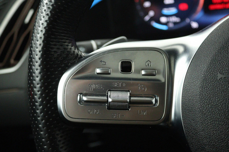 Mercedes-Benz EQC 400 4MATIC Premium (SCHUIFDAK, CAMERA, STOELVERWARMING, SFEERVERLICHTING, GOED ONDERHOUDEN)