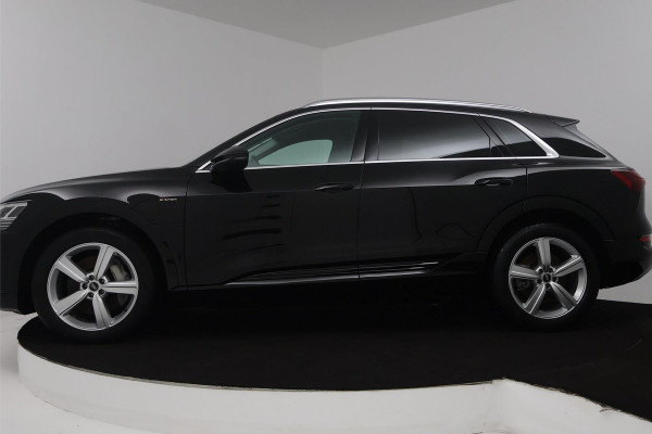 Audi e-tron 50 quattro Business edition 71 kWh (NAVIGATIE, STOELVERWARMING, CARPLAY, CAMERA, AUTO INPARKEREN, 1e EIGENAAR)