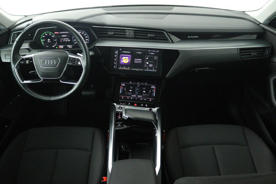 Audi e-tron 50 quattro Business edition 71 kWh (NAVIGATIE, STOELVERWARMING, CARPLAY, CAMERA, AUTO INPARKEREN, 1e EIGENAAR)