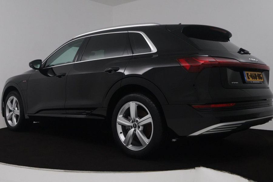 Audi e-tron 50 quattro Business edition 71 kWh (NAVIGATIE, STOELVERWARMING, CARPLAY, CAMERA, AUTO INPARKEREN, 1e EIGENAAR)
