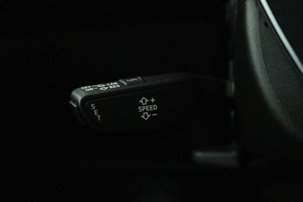 Audi e-tron 50 quattro Business edition 71 kWh (NAVIGATIE, STOELVERWARMING, CARPLAY, CAMERA, AUTO INPARKEREN, 1e EIGENAAR)