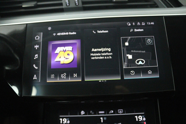 Audi e-tron 50 quattro Business edition 71 kWh (NAVIGATIE, STOELVERWARMING, CARPLAY, CAMERA, AUTO INPARKEREN, 1e EIGENAAR)