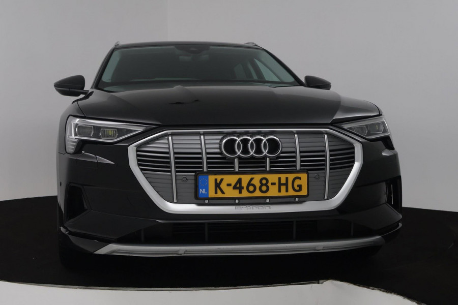 Audi e-tron 50 quattro Business edition 71 kWh (NAVIGATIE, STOELVERWARMING, CARPLAY, CAMERA, AUTO INPARKEREN, 1e EIGENAAR)