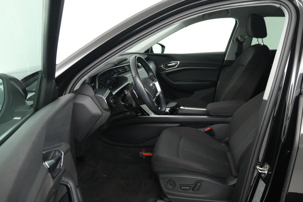 Audi e-tron 50 quattro Business edition 71 kWh (NAVIGATIE, STOELVERWARMING, CARPLAY, CAMERA, AUTO INPARKEREN, 1e EIGENAAR)