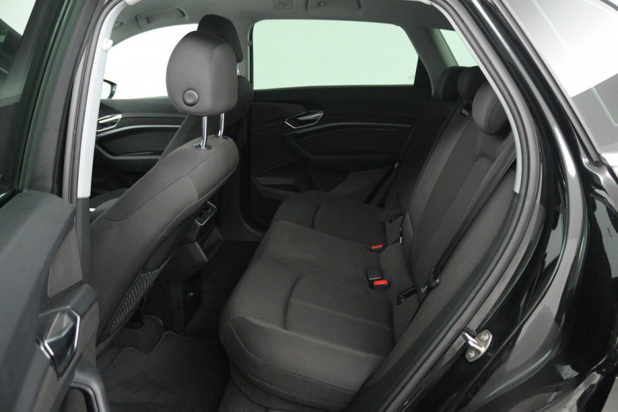 Audi e-tron 50 quattro Business edition 71 kWh (NAVIGATIE, STOELVERWARMING, CARPLAY, CAMERA, AUTO INPARKEREN, 1e EIGENAAR)