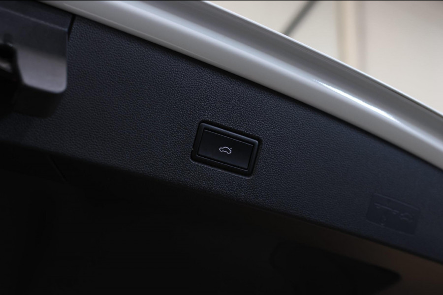 Volkswagen T-Roc 2.0 TSI 4Motion R-Line *Pano*Camera*Trekhaak*Virtual*DSG*