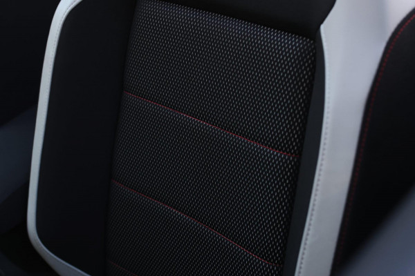 Volkswagen T-Roc 2.0 TSI 4Motion R-Line *Pano*Camera*Trekhaak*Virtual*DSG*