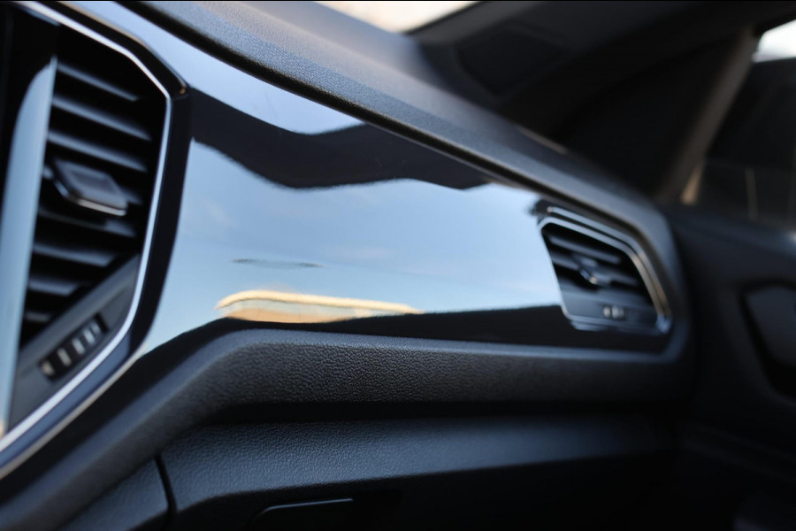 Volkswagen T-Roc 2.0 TSI 4Motion R-Line *Pano*Camera*Trekhaak*Virtual*DSG*