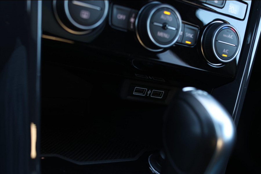 Volkswagen T-Roc 2.0 TSI 4Motion R-Line *Pano*Camera*Trekhaak*Virtual*DSG*